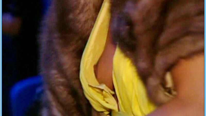 Jessica Stockmann Naked in Exclusiv - Das Star-Magazin. Breasts, accidental skin, cleavage. 660709