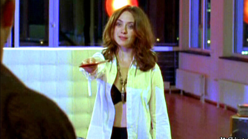 Sexiest Scenes of Andrea from Die Nacht, in der ganz ehrlich überhaupt niemand Sex hatte. Underwear, SFW, black bra. 557447
