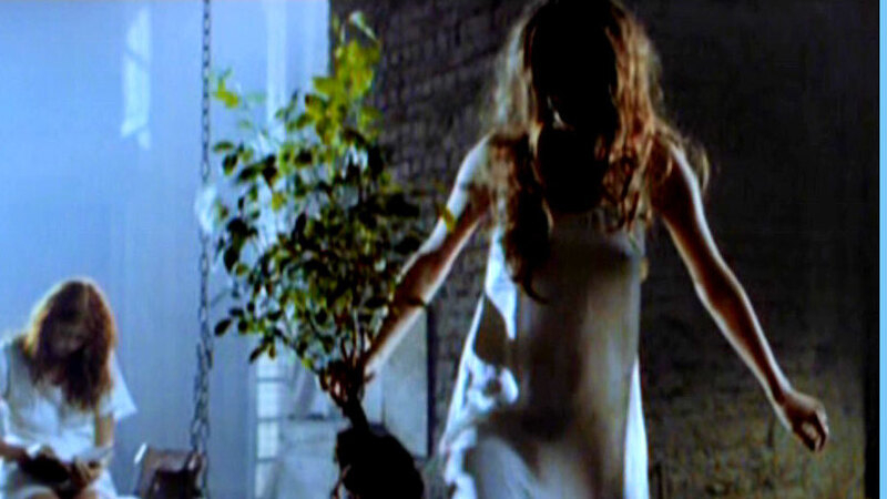 Sexiest Stefanie Stappenbeck Scene in Rosenkavalier. Sexy, SFW, outdoors. 578803