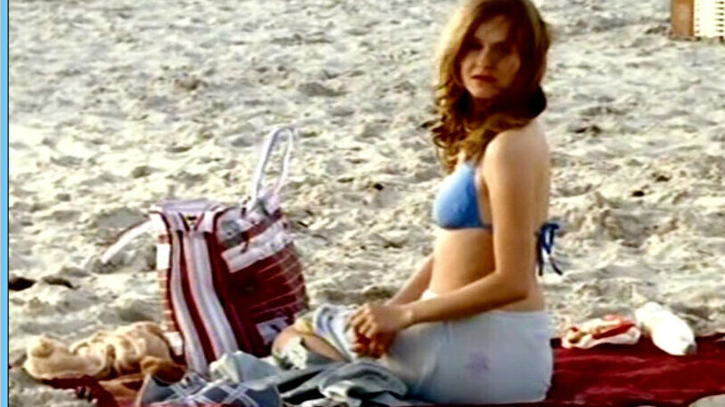 Sexiest Stefanie Stappenbeck Scene in Das Zimmermädchen. Bikini, SFW, beach. 622747