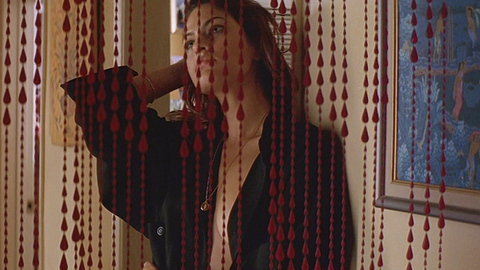 Eva Mendes in Training Day (2001) Sexy Clevage Jacket Open 689871