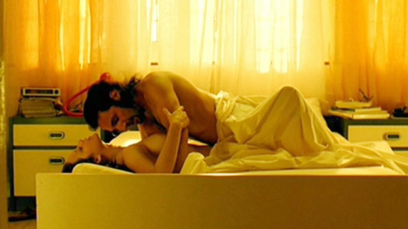 Nudes of Sophie Kowalski from Love Me if You Dare. Breasts, brunette, couple. 616860