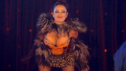 Jan Anderson in Curb Your Enthusiasm (2000-2024) Sexy Cleavage Dancing 698788