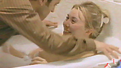 Nudes of Marie Richard from Louise et les marchés. Breasts, back exposed, blonde. 580302