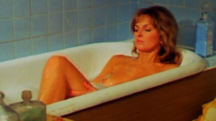 Nudes of Hedi from The Freakmaker. Breasts, bathtub, brunette. 580920