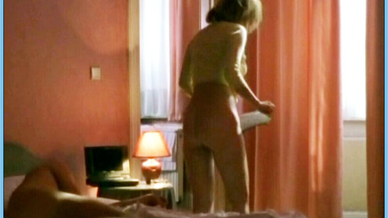 Antje Schmidt Nude in Pest - Die Rückkehr. Butt, back exposed, bottomless. 614464