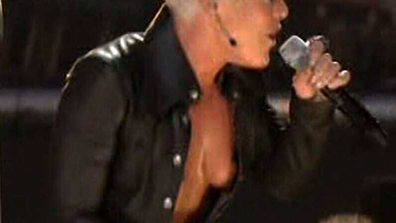 Sexiest Scenes of Self from MTV Video Music Awards. Sexy, cleavage, open shirt. 657857