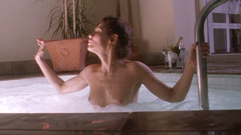 Liliana Komorowska Nude in Scanners III. Breasts, brunette, champagne. 666370
