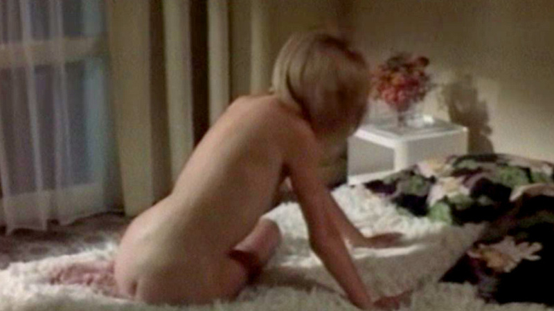 Nicole from Les passagers Naked. Butt, back exposed, blonde. 617207