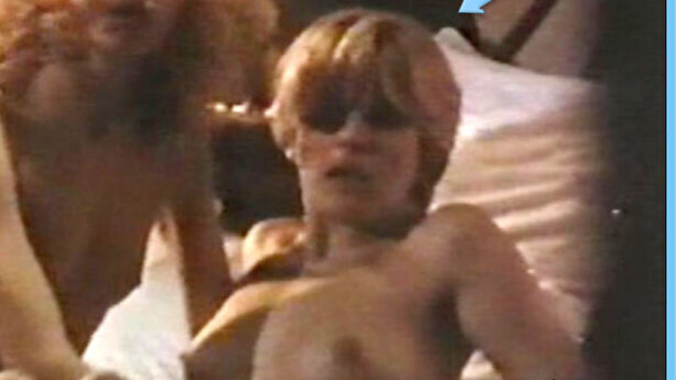 Bárbara Rey Nude in Porco mondo. Breasts, Lesbian, couple in bed, nude. 627058