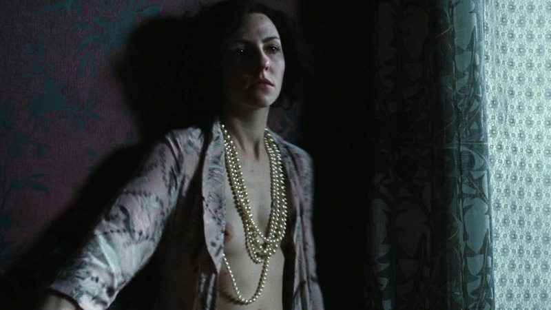 Nudes of Iza from Simon & the Oaks. Breasts, dark hair, nude. 739566