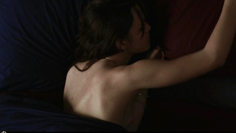 Keira Knightley Naked in The Jacket. Breasts, brunette, laying in bed. 719569