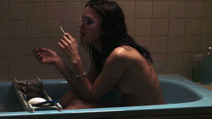 Nudes of Jackie Price from The Jacket. Breasts, bathtub, brunette. 719562