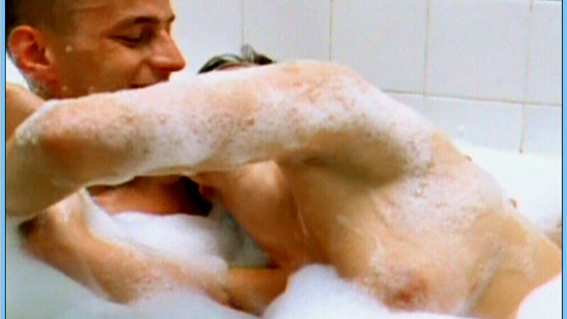 Idil Üner Nude in Verliebte Jungs. Breasts, bathtub, couple. 583816