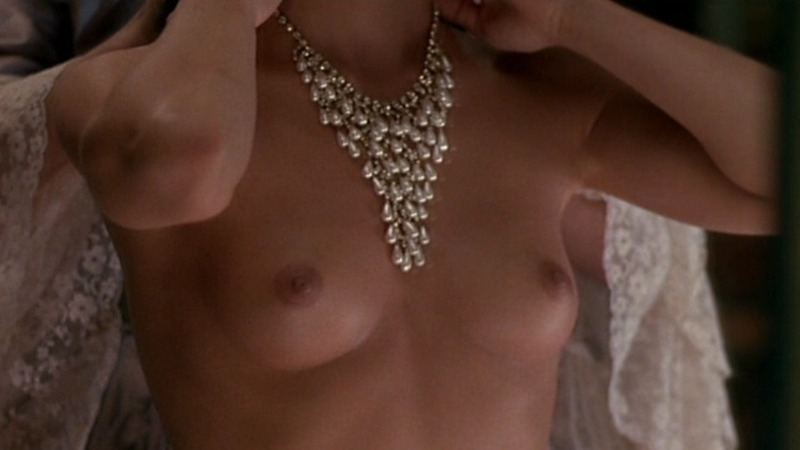 Marie-Antoinette from L' autrichienne Naked. Breasts, breast close-up, nude. 707543