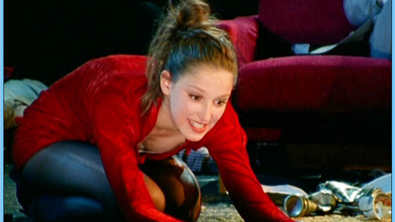 Hottest Alexandra Maria Lara Scene in Mensch, Pia!. Sexy, bending over, cleavage. 657488
