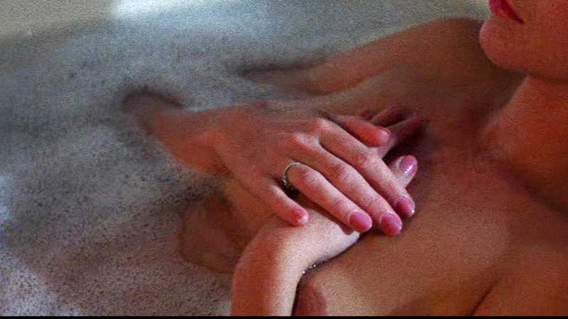 Irene Miracle Naked in Watchers II. Breasts, bath tub, bathtub. 596071