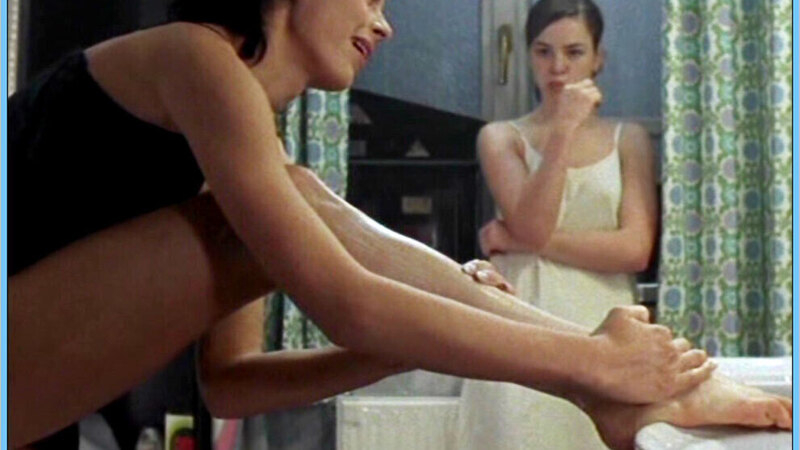 Hottest Isabell Gerschke Scene in Riekes Liebe. Sexy, bathroom, black hair. 600944