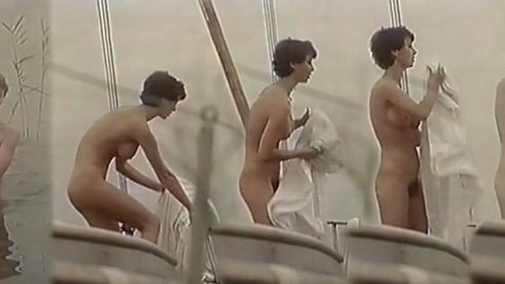Michèle Marian Nude in Gelb ist nicht nur die Farbe der Sonne. Breasts, Bush, back exposed, bathing in river. 588568