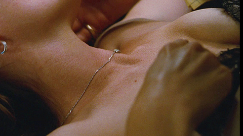 Jennifer Garner in Arthur (2011) Sexy Brunette Cleavage 699191