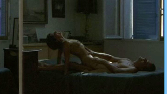 Ariane Ascaride Nude in Marie-Jo et ses 2 amours. Breasts, brunette, couple in bed. 604792