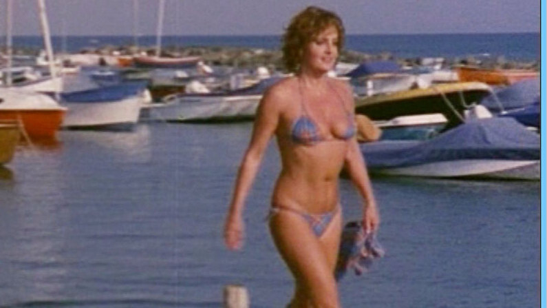 Hottest Rossana Podestà Scene in Pane, burro e marmellata. Bikini, blue bikini, boat dock. 618914