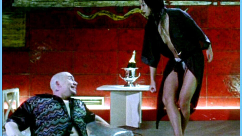 Sexiest Minh-Khai Phan-Thi Scene in Rette deine Haut. Sexy, Asian, black hair. 592849