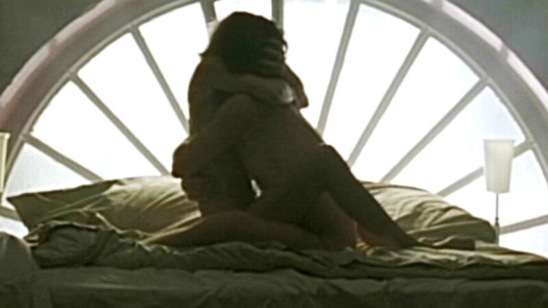 Sexiest Lisa Martinek Scene in Ein Kuckuckskind der Liebe. Sexy, couple in bed, kissing. 621043
