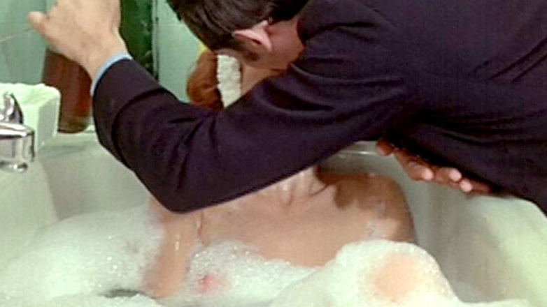 Paola Senatore Naked in Zig zig. Breasts, bathtub, couple. 621373