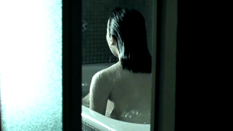Soldados de Salamina's Sexiest Scenes with Ariadna Gil. Sexy, back exposed, bathtub. 581994