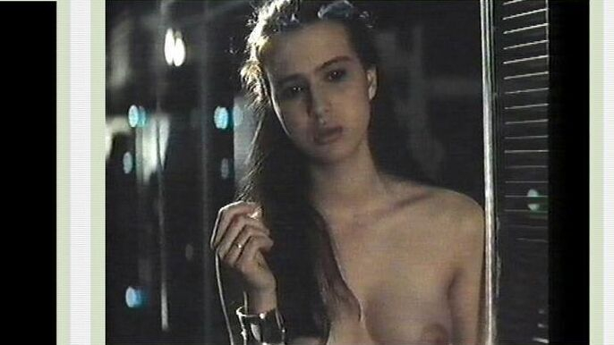 Ariadna Gil Nude in El complot dels anells. Breasts, black hair, nude. 704194
