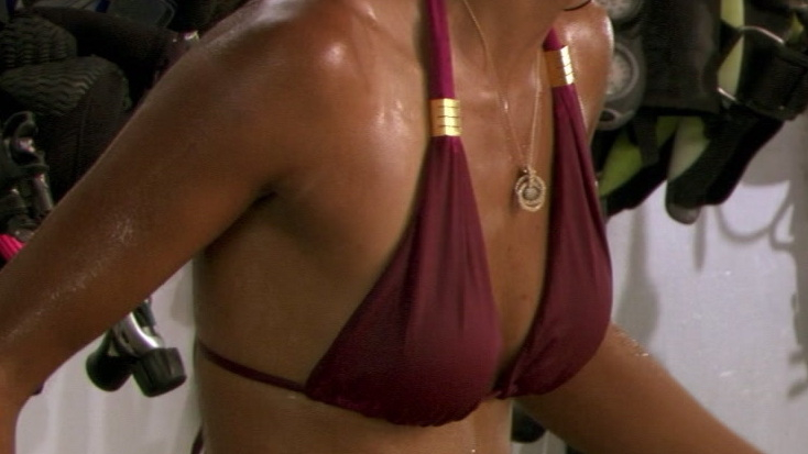 Sexiest Scenes of Azra from Into the Blue 2: The Reef. Bikini, Black, SFW. 669953