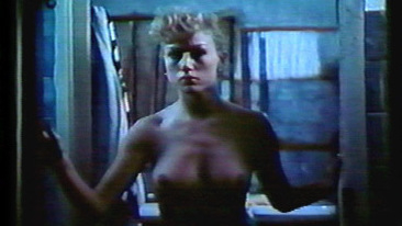 Nudes of Tracy from Camping del terrore. Breasts, blonde, curly hair. 598710