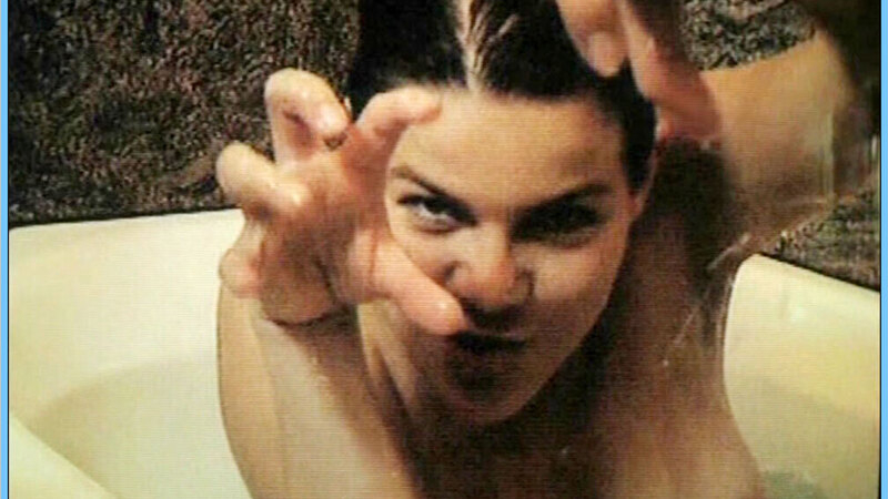 Birge Schade Nude as Dr. Bianca Reiber. Breasts, bathtub, brunette. 656990