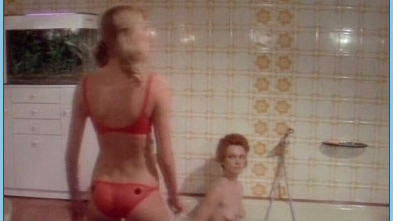 Hottest Cinzia Monreale Scene in Quel movimento che mi piace tanto. Underwear, bathtub, breasts. 617858