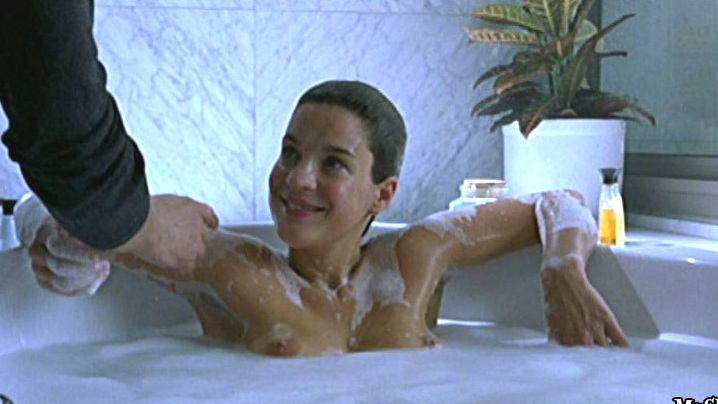 Nudes of Eileen from En la ciudad sin límites. Breasts, black hair, in bathtub. 606318