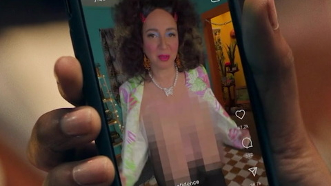 Sexiest Maya Rudolph Scene in Saturday Night Live. Sexy, blurred, blurred breasts. 1000207
