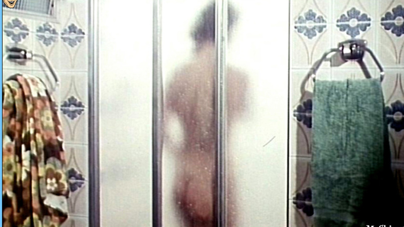 Nudes of Juana from La noche de los cien pájaros. Butt, back exposed, brunette. 564084