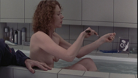 Holley Chant in Event Horizon (1997) Breasts Bathtub Breasts 686374