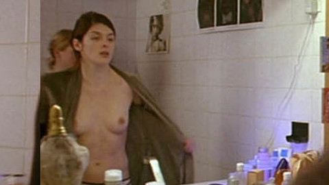 Valérie from Entre ses mains Naked. Breasts, brunette, looking in mirror. 714275
