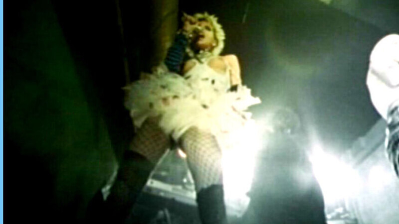 Leo from El calentito Naked. Breasts, blonde, fishnets. 629933