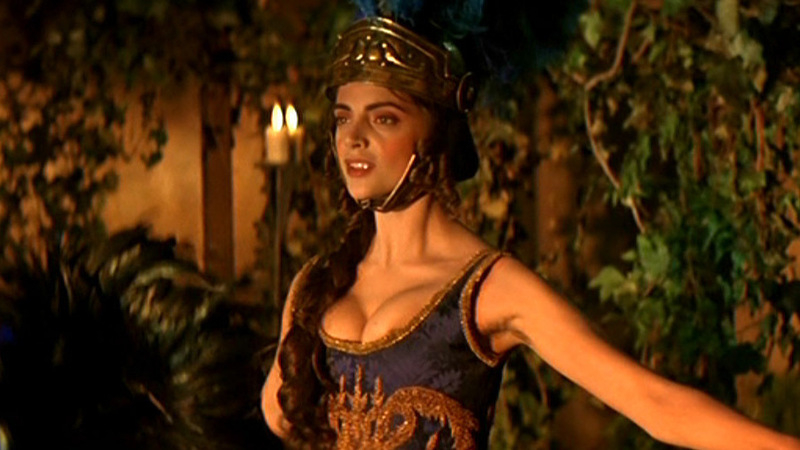 Sexiest Macarena Gómez Scene in La dama boba. Sexy, blue dress, brunette. 638941