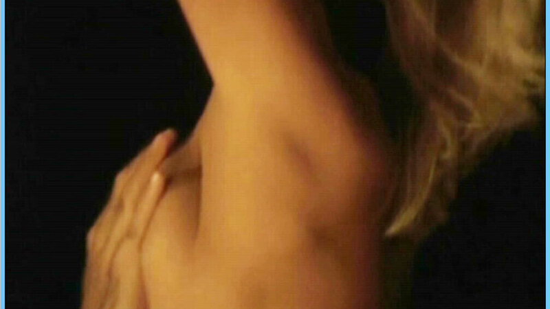 Hottest Sophie Schütt Scene in Himmel über Australien (2). Sexy, blonde, hand on breast. 629804