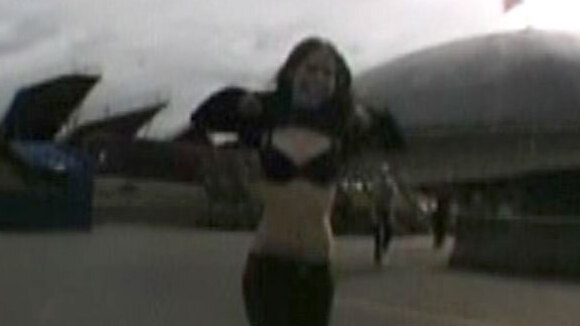 Hottest Avril Lavigne Scene in Avril Lavigne: My World. Underwear, black bra. 608486