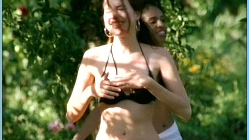 Bettgeflüster & Babyglück's Sexiest Scenes with Zora Holt. Bikini, SFW, black bikini. 619656