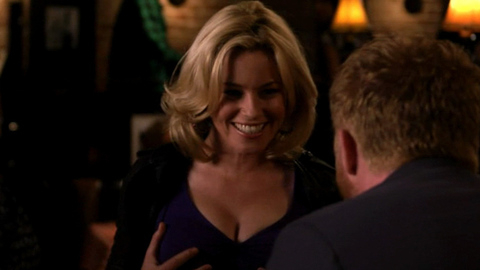 Elizabeth Banks in Modern Family (2009-2020) Sexy Black Top Blonde 678025