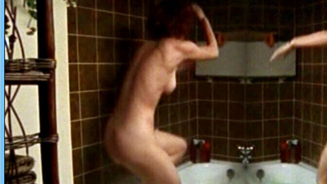 Maren Gingeleit Nude in Einer geht noch. Breasts, Butt, bathtub, brunette. 591574