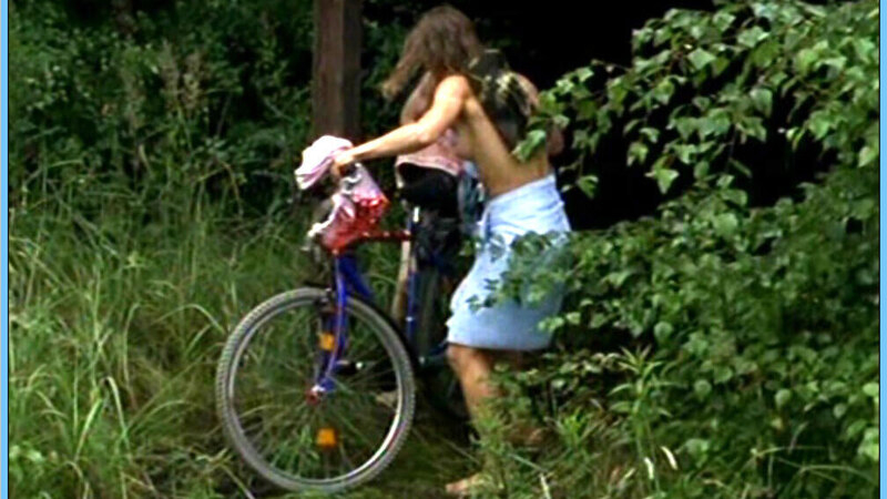 Phoebe from Juls Freundin Naked. Breasts, bicycle, black hair. 605309