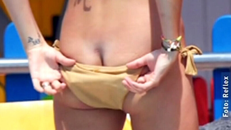 Herself from Exclusiv - Das Star-Magazin Naked. Butt, accidental skin, buttcrack. 660713