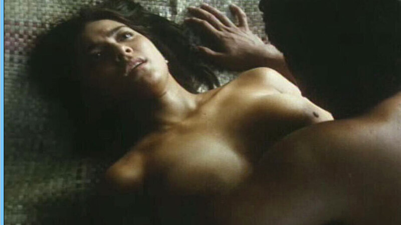 Ara Mina Nude in Ang huling birhen sa lupa. Breasts, black hair, in bed. 607222